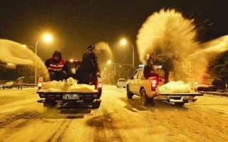 为什么下雪了要往地上撒盐? 为什么下雪了要往地上撒盐?