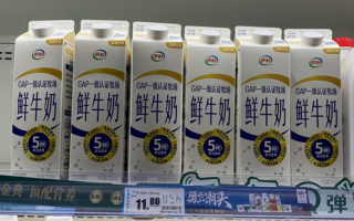 牛奶的包装袋内侧为什么是黑色或银白色的? 牛奶的包装袋内侧为什么是黑色或银白色的?