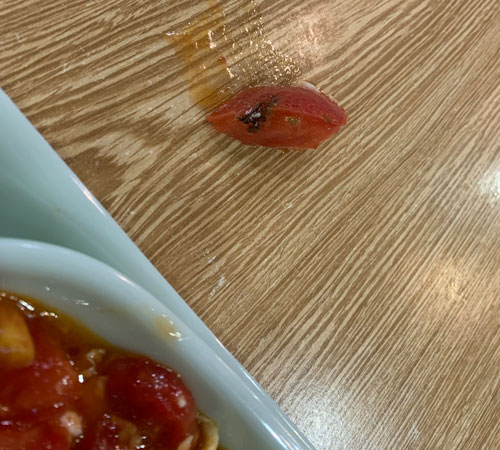 烂的西红柿，也切在菜里了