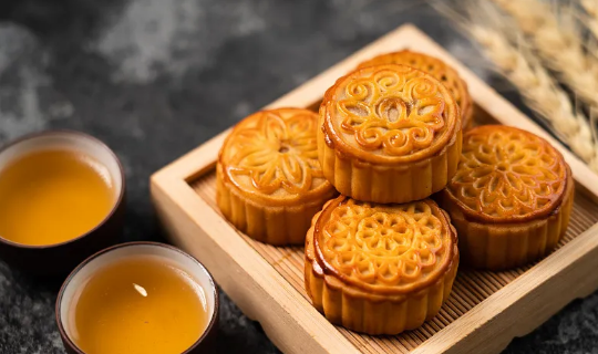 品茶吃月饼