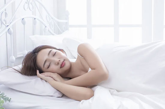四种睡眠姿势，哪种是有利于健康的?